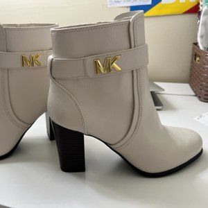 Michael Michael Kors Jilly Bootie BRAND NEW Size 9.5 Off-White Color